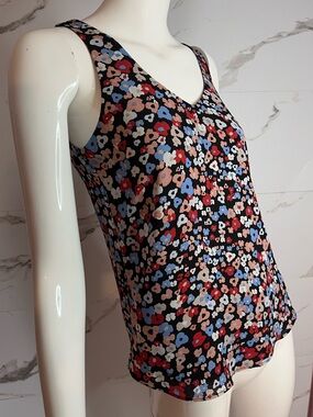 RW&CO. Black Floral V-Neck Sleeveless Top